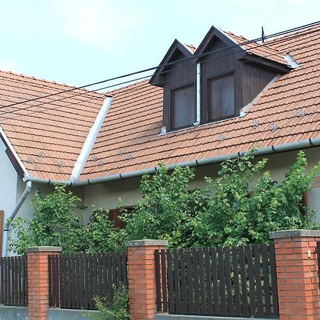 Zsigmond Ház Hotel Poroszló Kültér fotó